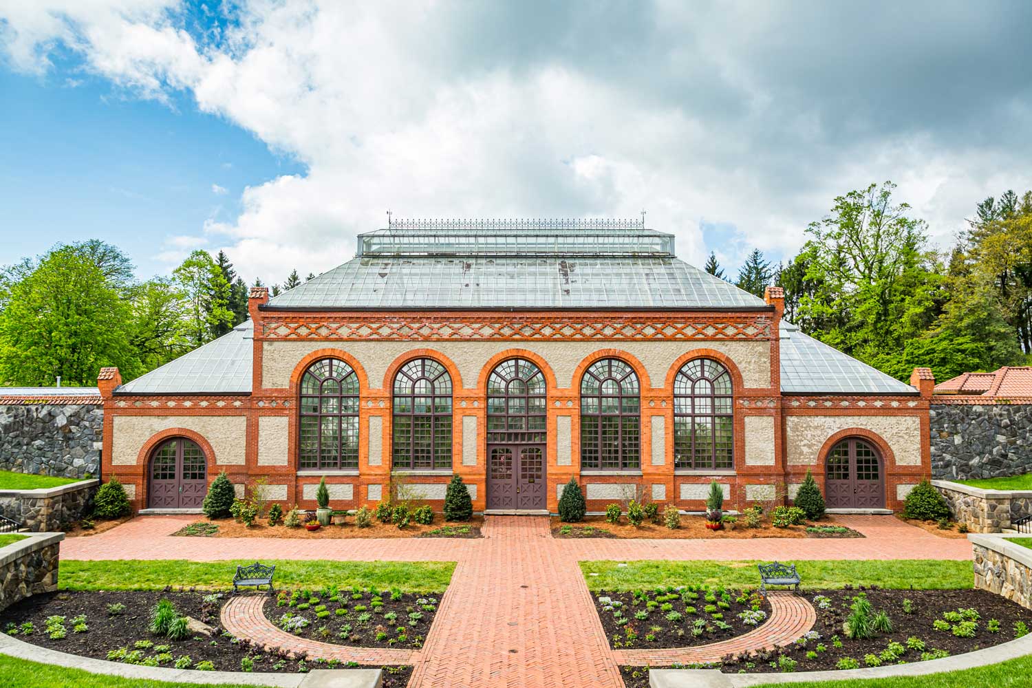 a green house at the botanical garden